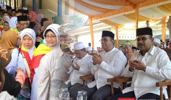 Pelepasan Jemaah Haji Dikediaman Bupati Karimun Diwarnai Ishak Tangis